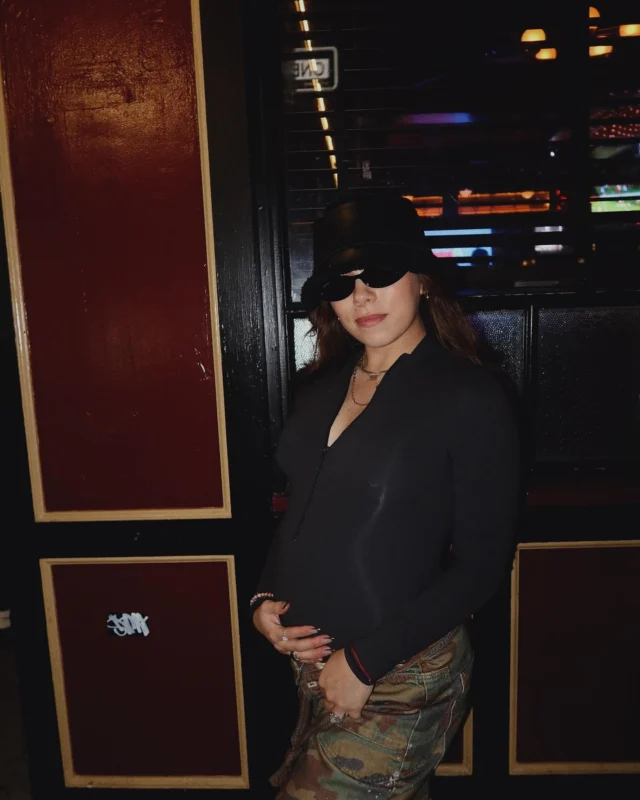 Living our Gossip Girl dreams
Xoxo,
T, M, C💋

#nyc #pregnancy #pregnantbelly #pregnantfashion #nfl #nycshopping #kithkids #miumiu #burberry #freshbeauty #charlottetilbury #christmasinnyc #gossipgirl